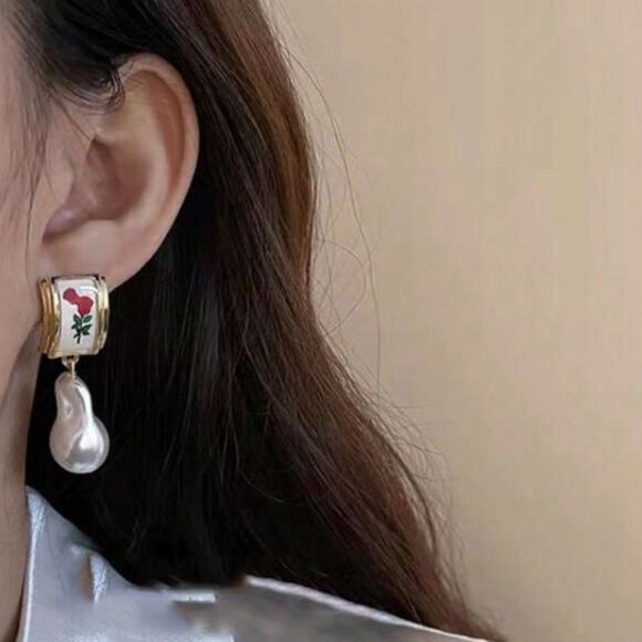 🔅🆕🔅 Elegant Classic Vintage Soft Girl Floral Pattern Pearl Drop Earrings🔅 - Picture 4 of 10